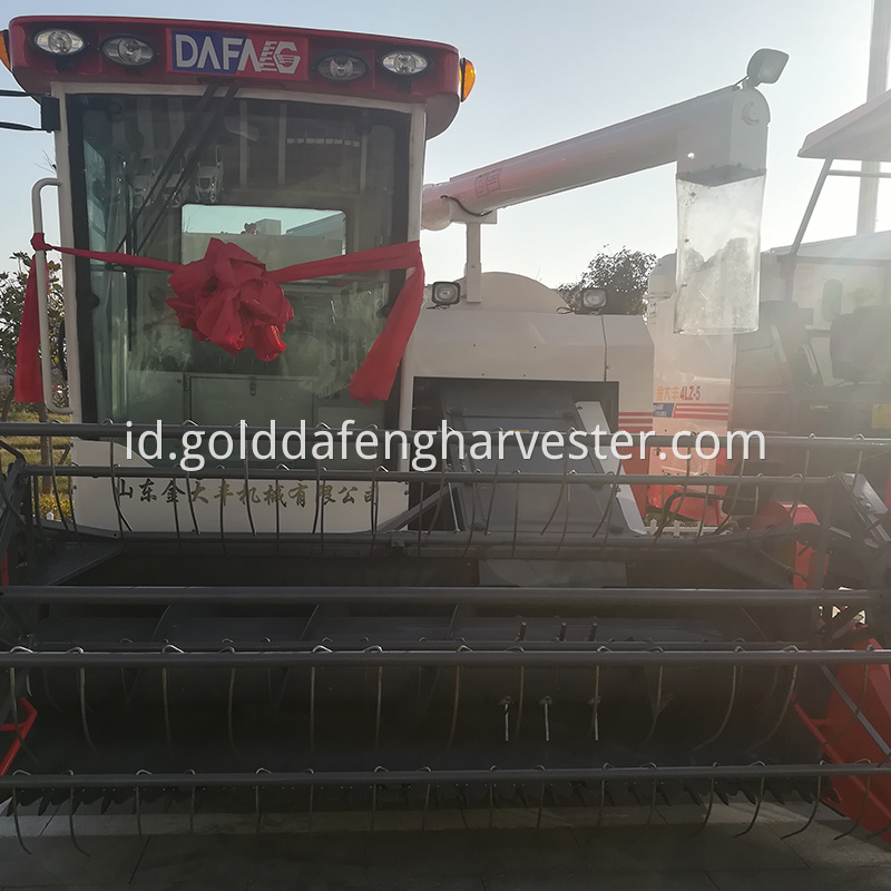 working width 2000mm rice combine harvesting with cab